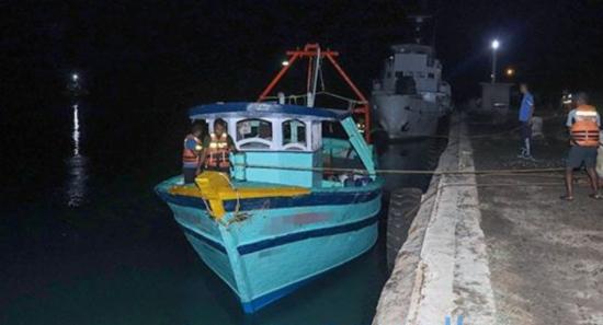 Navy seizes Indian trawlers in northern waters